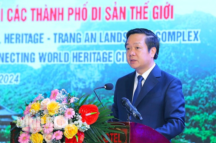 Phó Bí thư Tỉnh ủy, Chủ tịch UBND tỉnh Ninh Bình Phạm Quang Ngọc phát biểu khai mạc hội thảo.